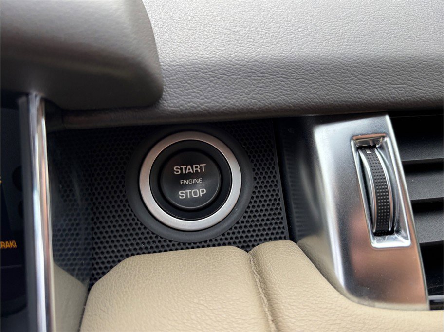 Used 2020 Land Rover Range Rover Sport HSE image 32