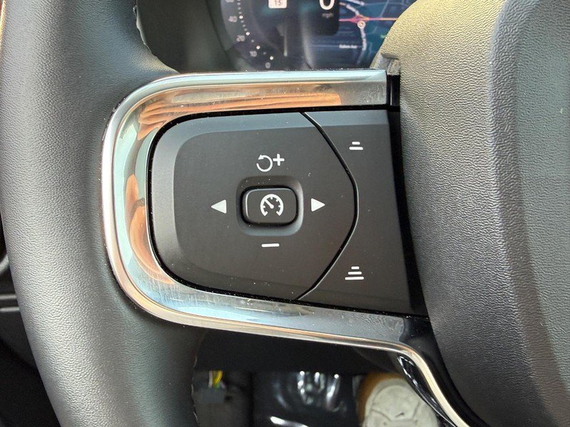 Used 2026 Volvo XC40 B5 Plus AWD/4WD image 18