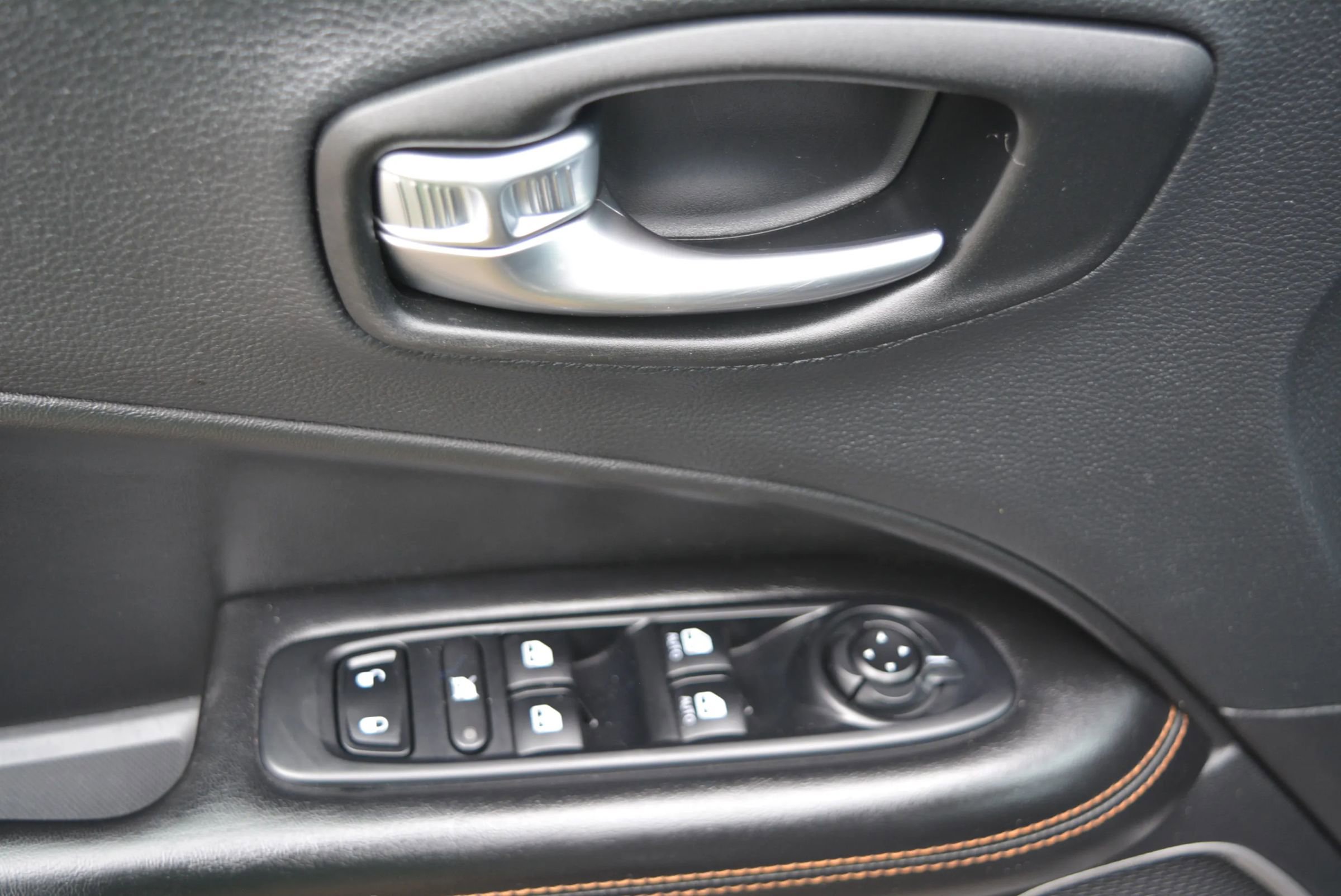 Used 2021 Jeep Compass Limited image 31