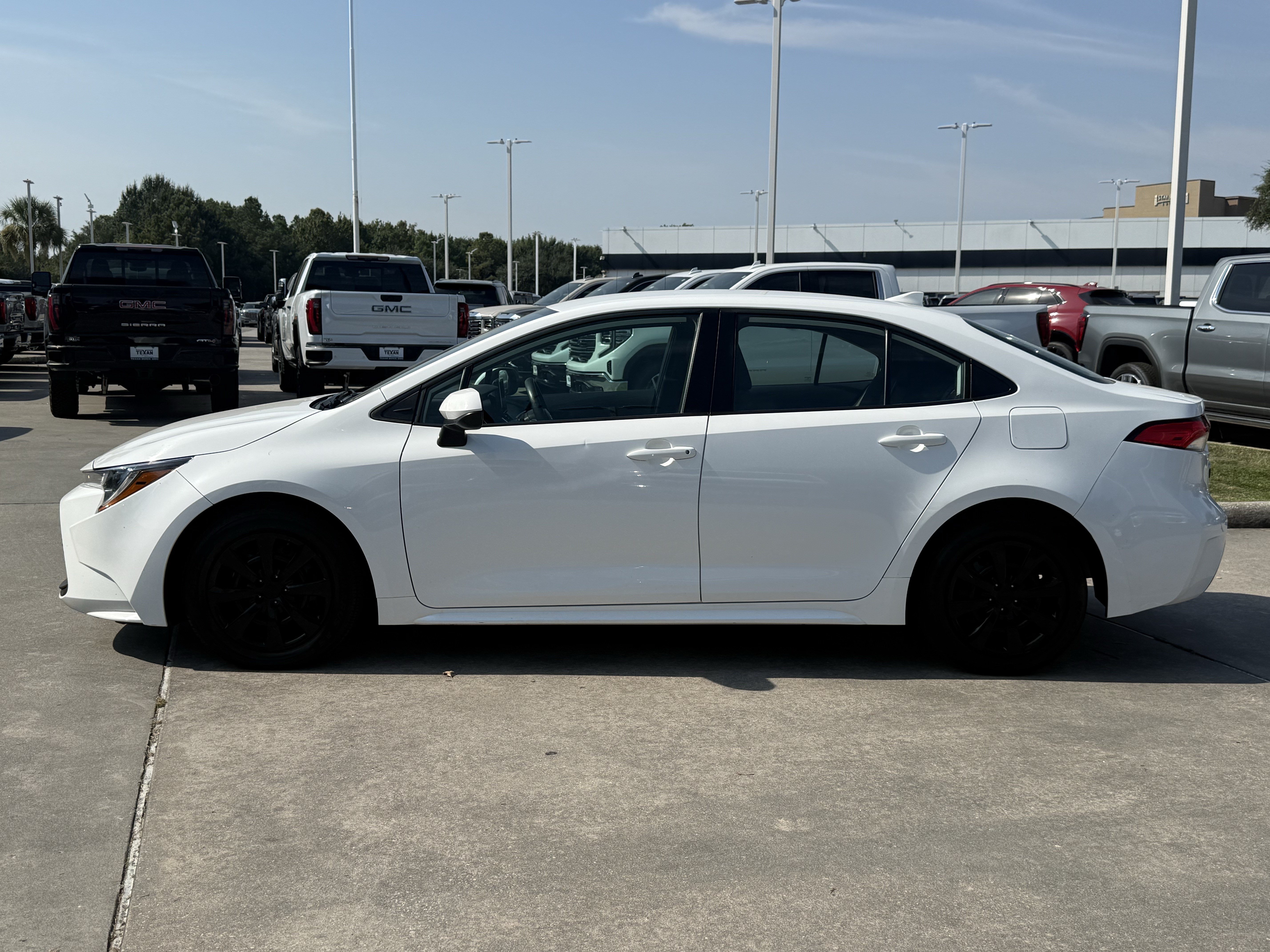 Used 2024 Toyota Corolla LE FWD image 8