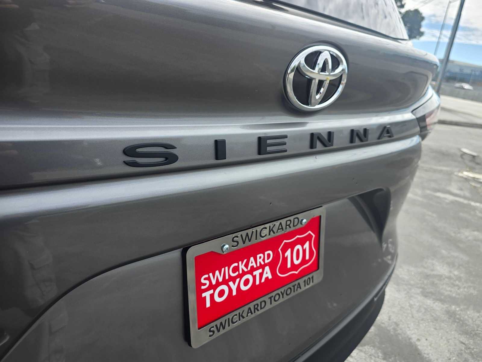 New 2026 Toyota Sienna LE FWD image 27
