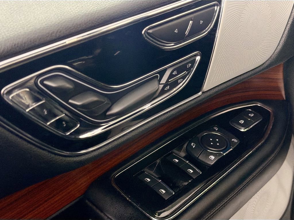 Used 2019 Lincoln Navigator Reserve image 18