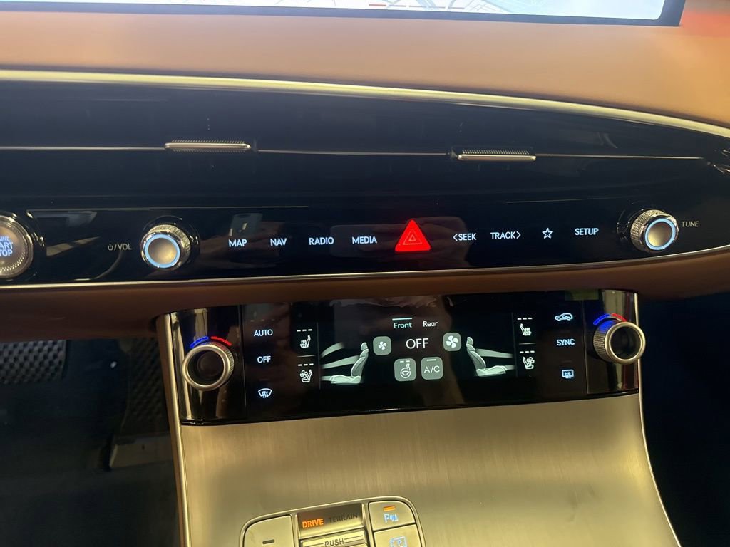 New 2026 Genesis GV70 2.5T Advanced image 13