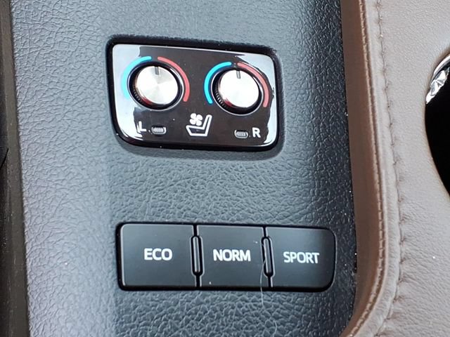 Used 2014 Toyota Avalon Limited FWD image 25