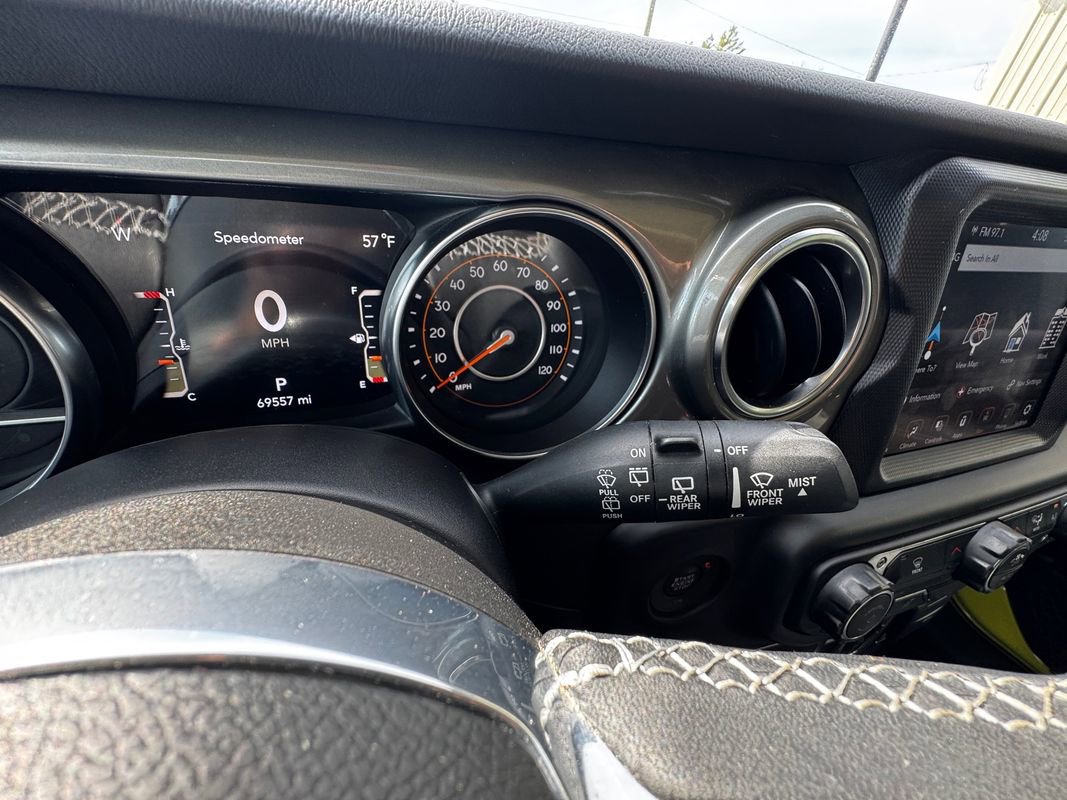 Used 2023 Jeep Wrangler Unlimited Sahara AWD/4WD image 19