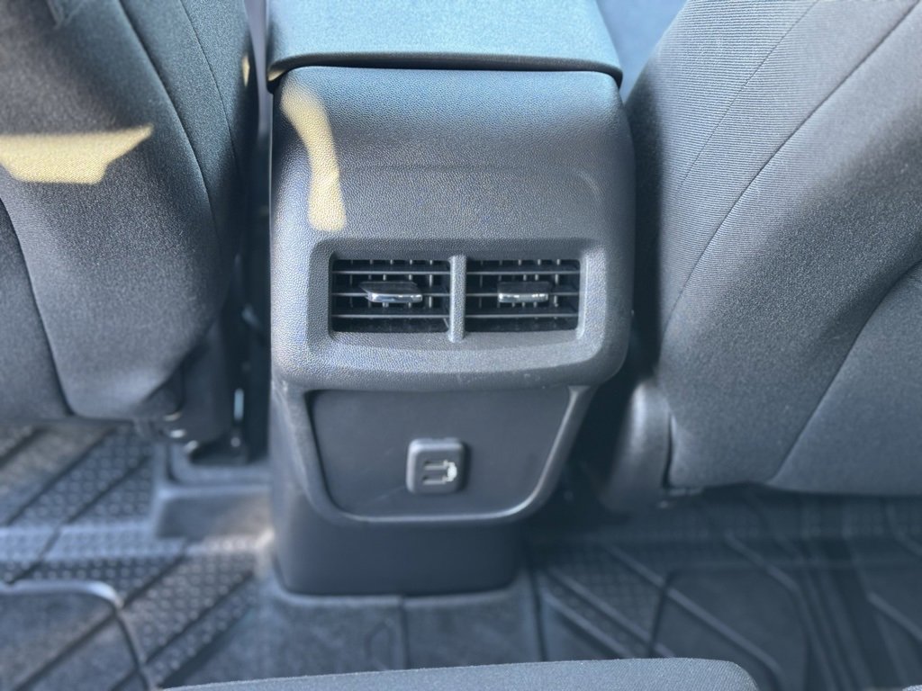 Used 2023 Chevrolet Equinox LT image 25