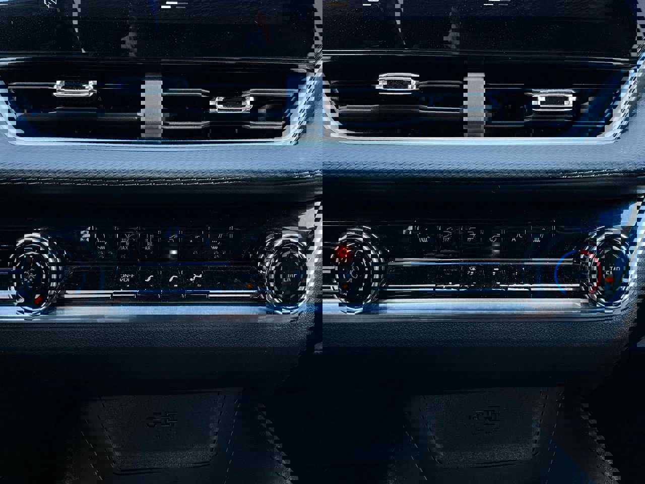 Used 2025 Chevrolet Equinox LT image 24