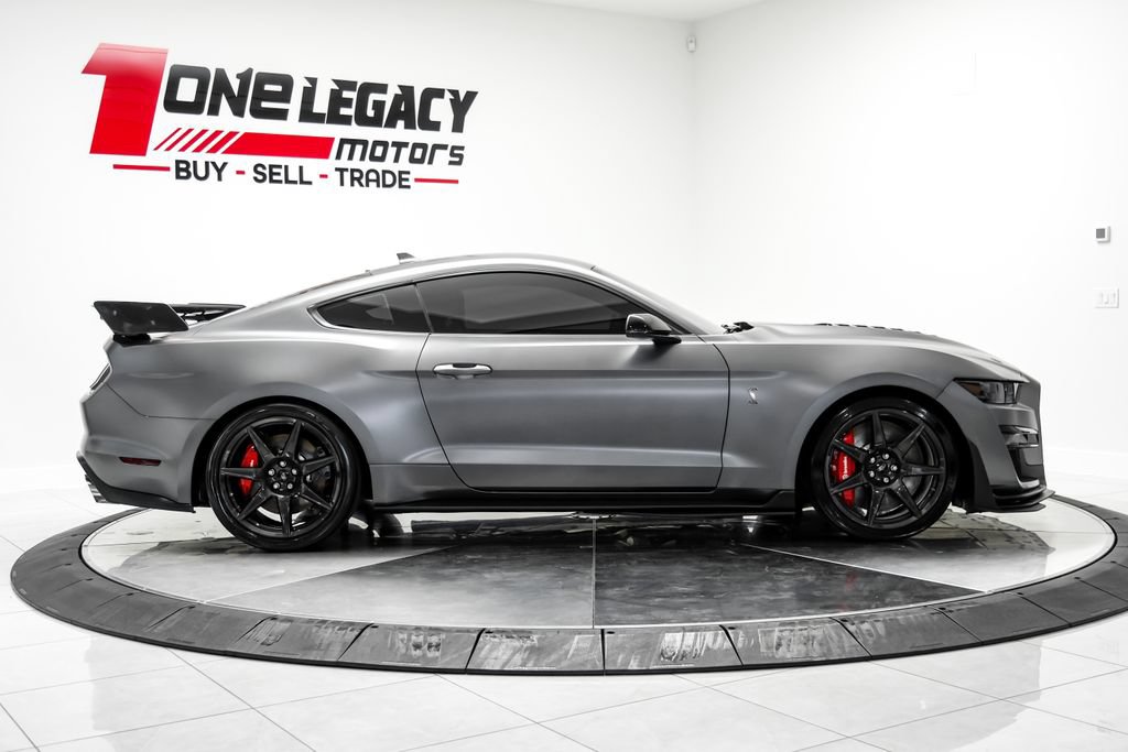 Used 2022 Ford Mustang Shelby GT500 w/ Carbon Fiber Track Pack RWD image 8