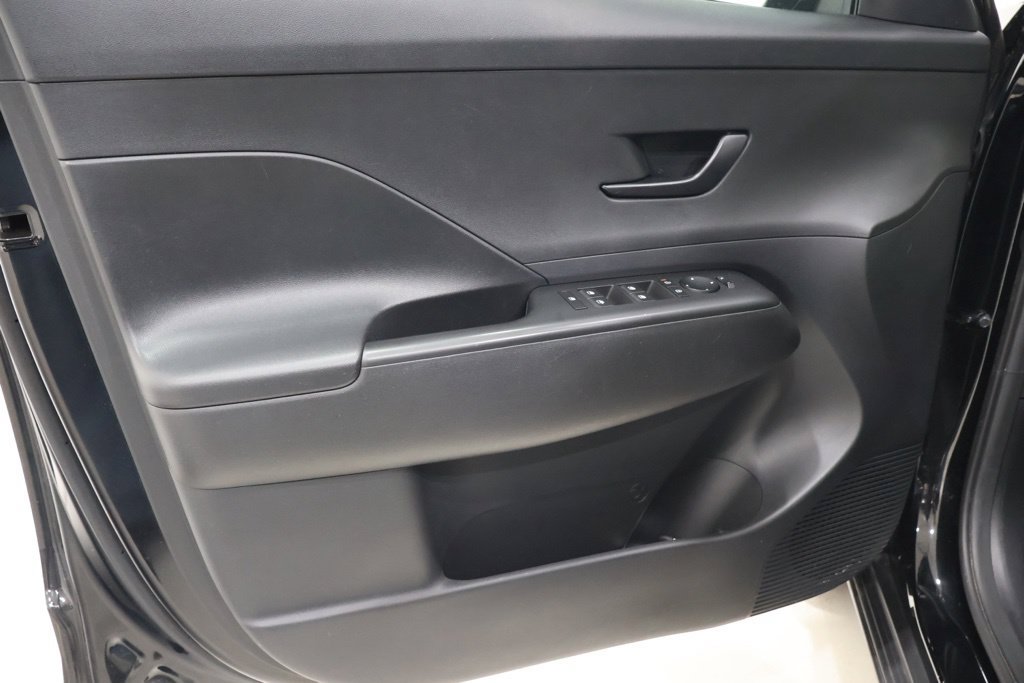 Used 2024 Hyundai Kona SEL w/ Convenience Package FWD image 16