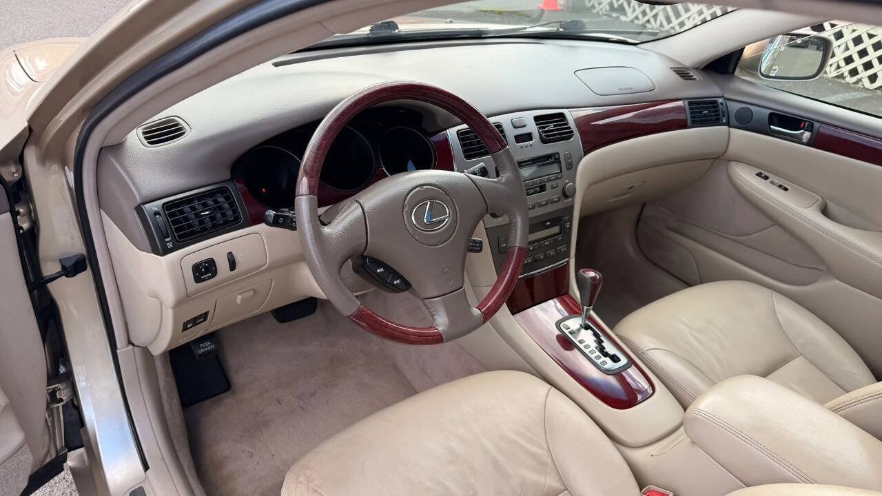 Used 2002 Lexus ES 330 w/ Premium Pkg FWD image 11