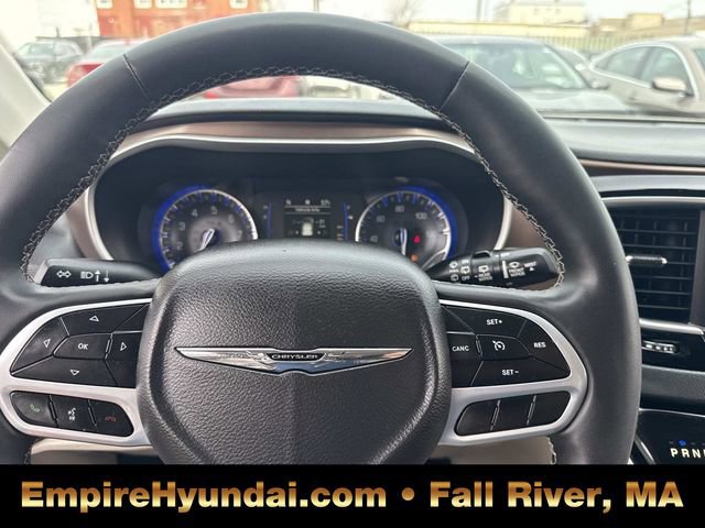 Used 2022 Chrysler Voyager LX image 26