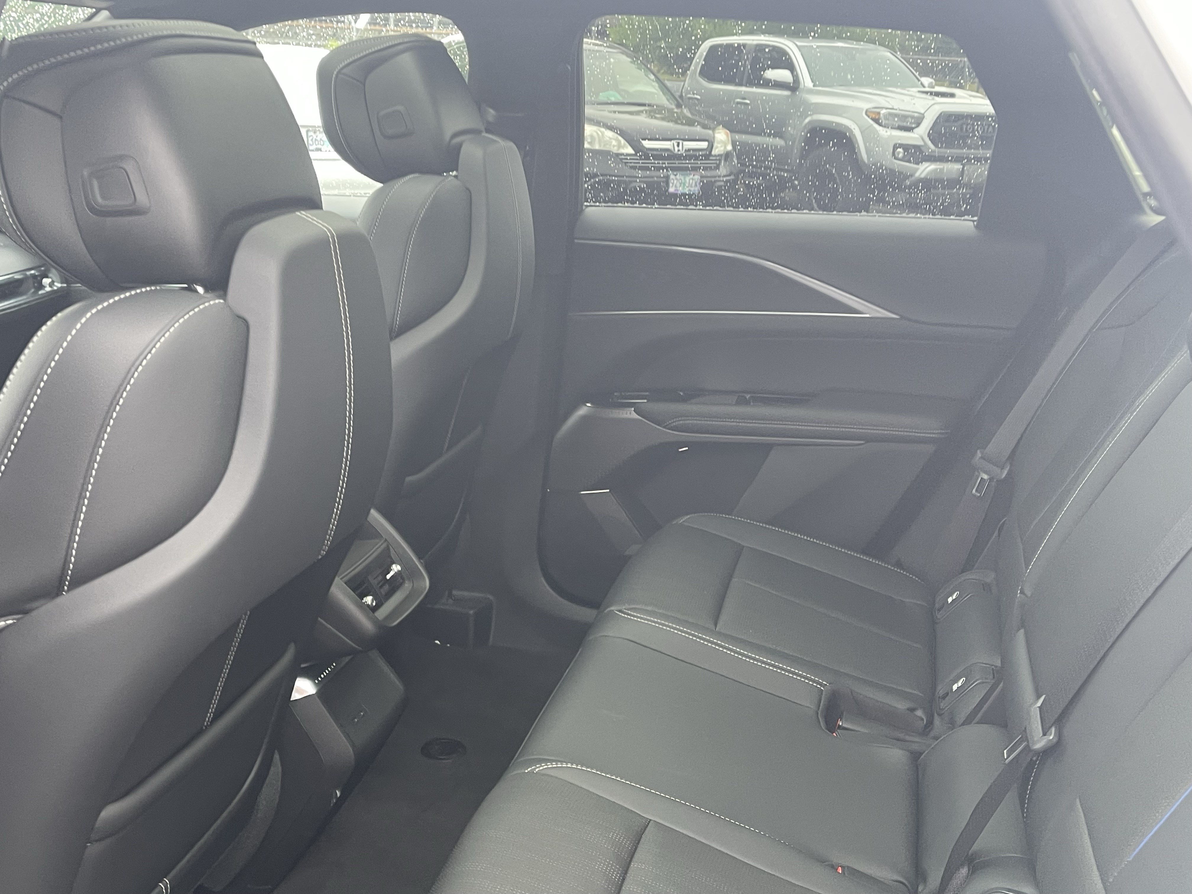 Used 2024 Cadillac Lyriq Luxury AWD/4WD image 14