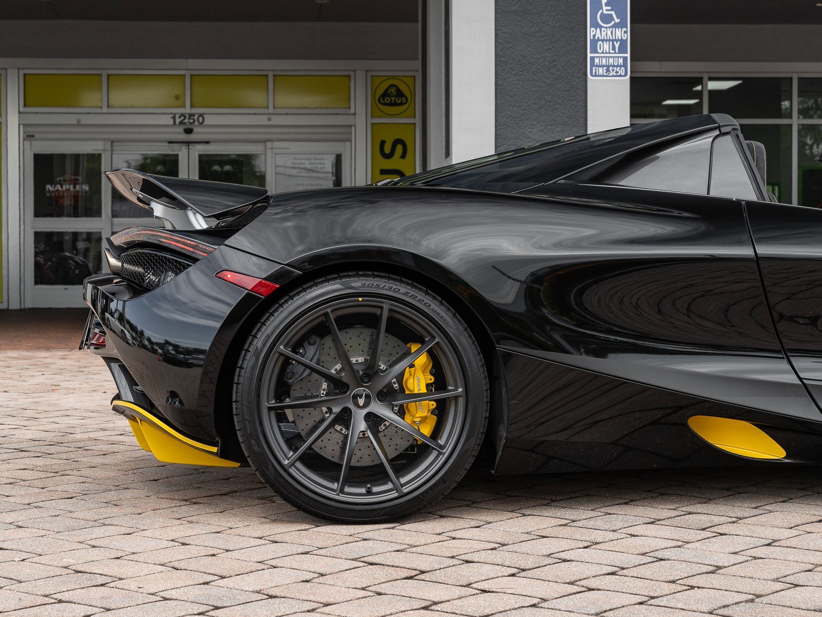 Used 2022 McLaren 720S Spider image 23