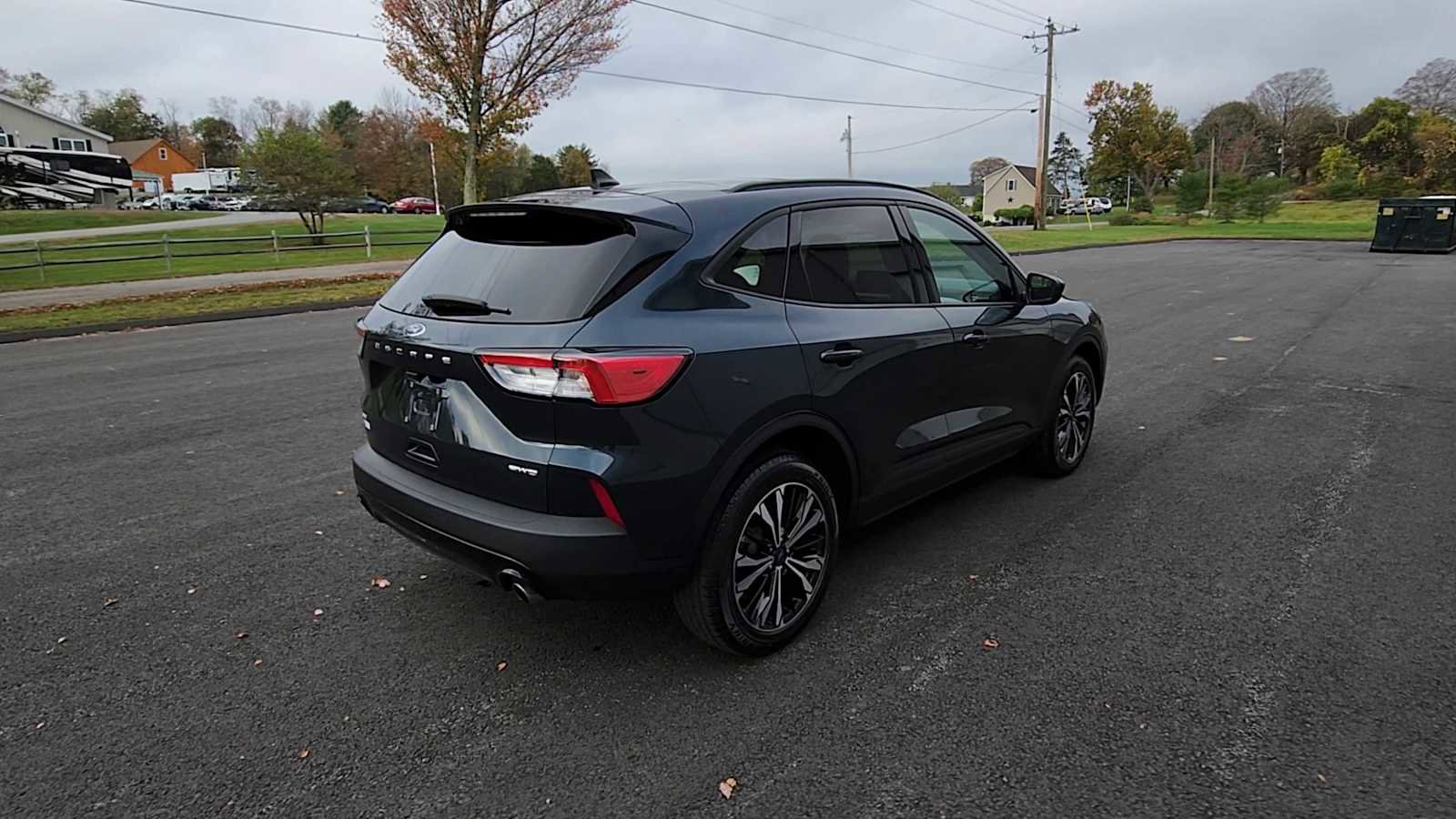 Used 2022 Ford Escape SE w/ SE Sport Appearance Package image 5