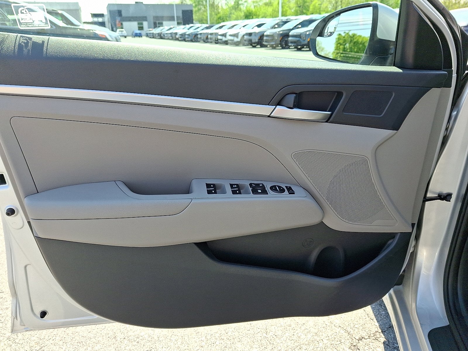 Used 2019 Hyundai Elantra SE FWD image 14