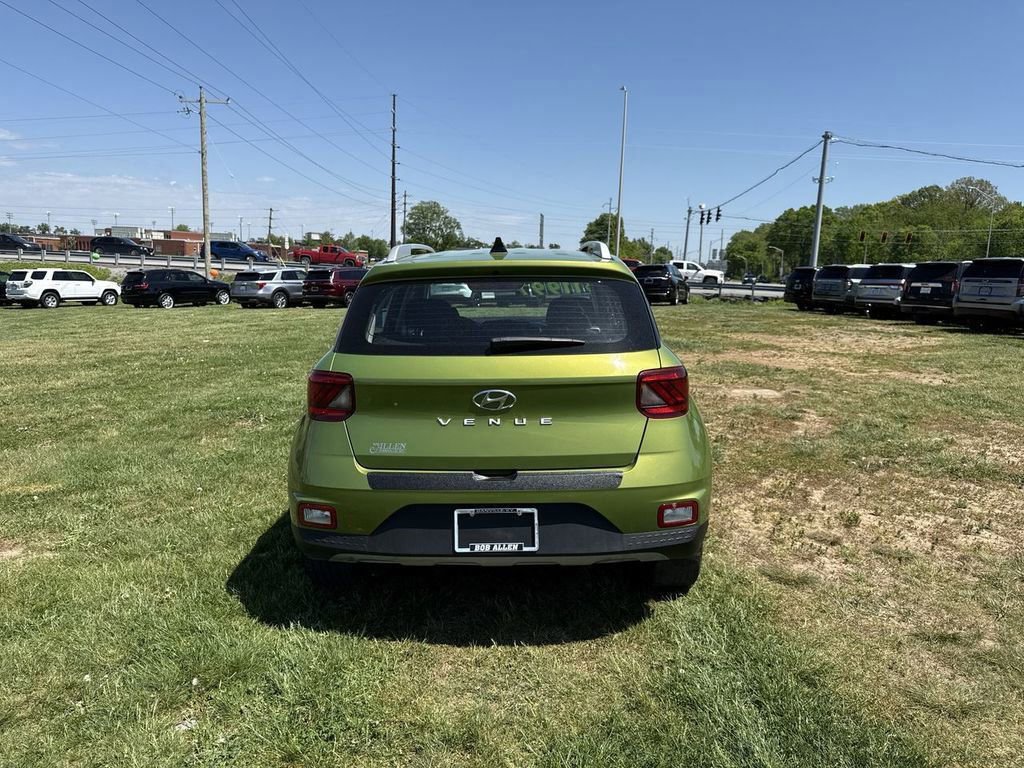 Used 2021 Hyundai Venue SEL FWD image 18