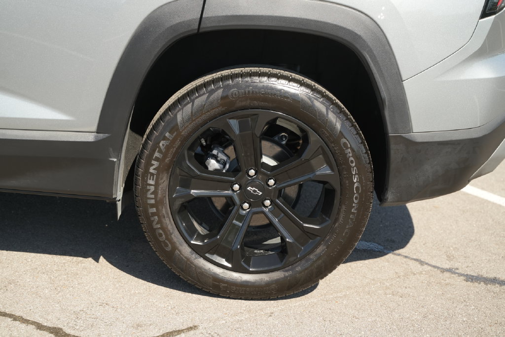 Used 2025 Chevrolet Equinox LT w/ Midnight Edition FWD image 45