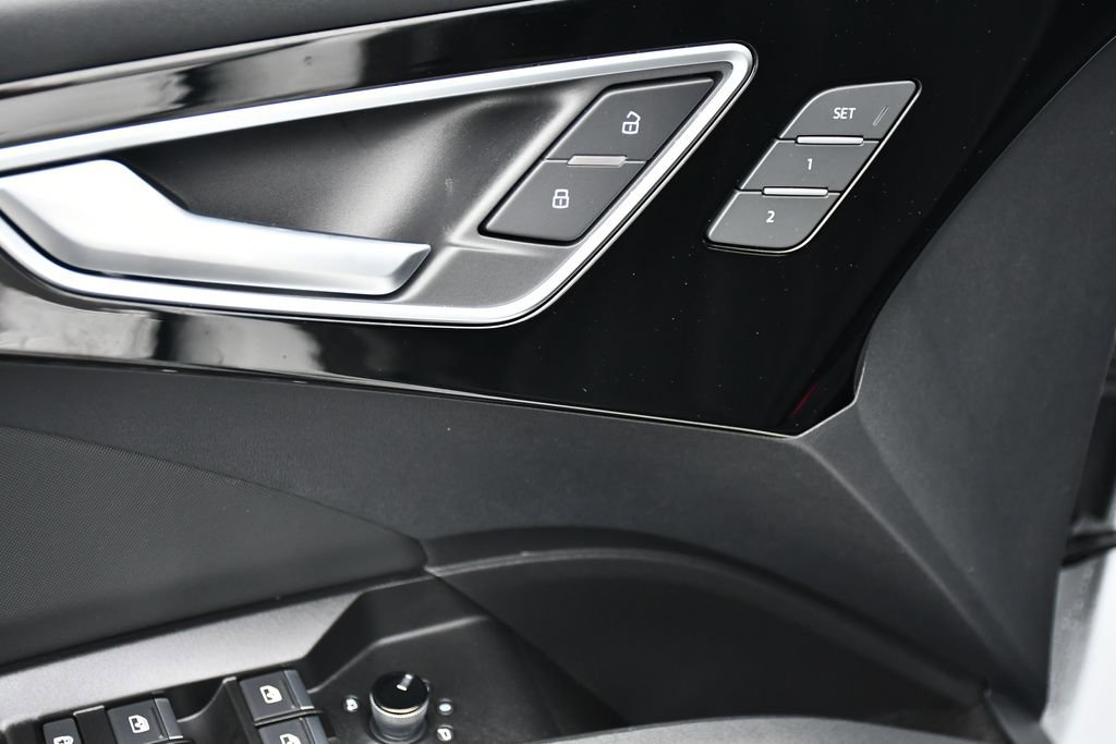 Certified 2024 Audi Q4 e-tron Prestige AWD/4WD image 5