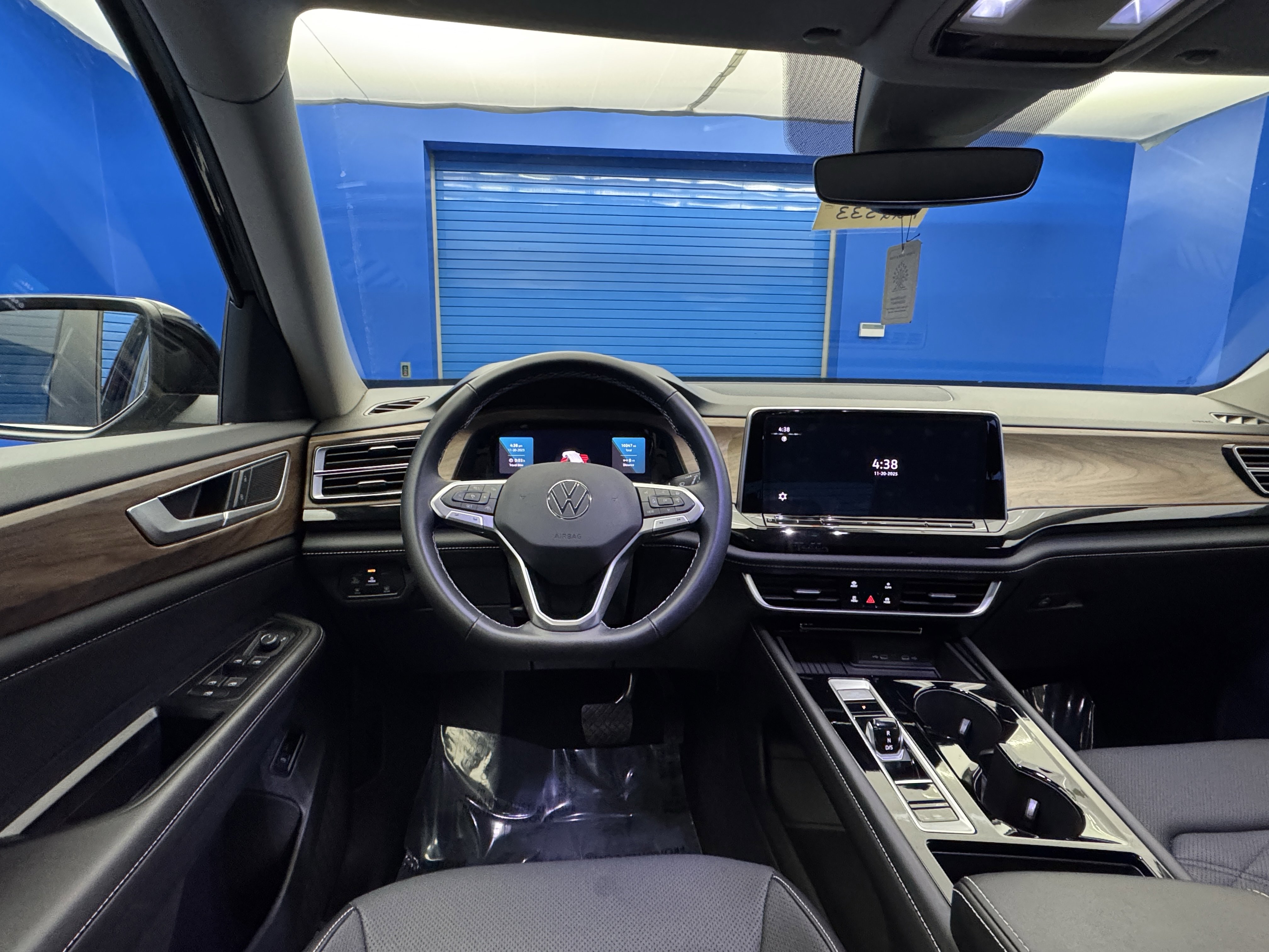 Certified 2025 Volkswagen Atlas SE w/ Black Wheel Package image 28