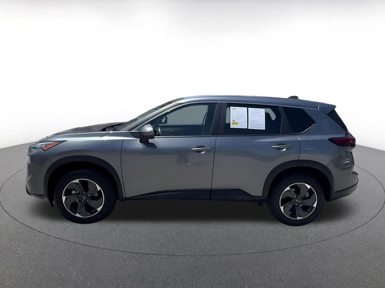 Used 2025 Nissan Rogue SV FWD image 9