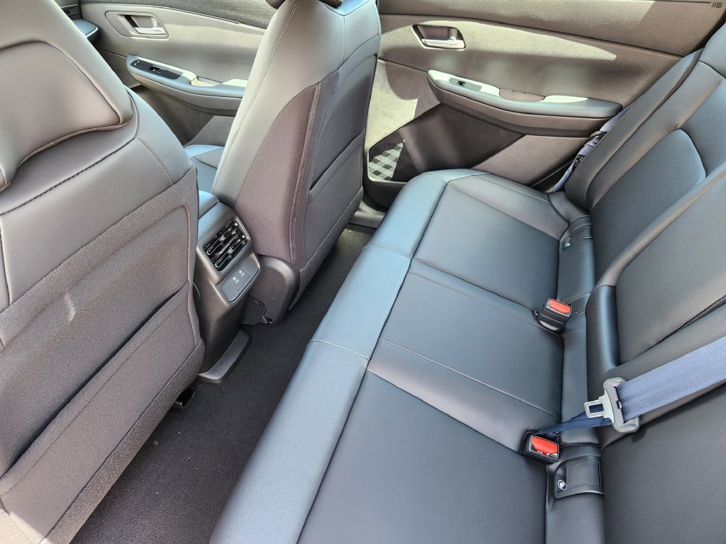 New 2026 Nissan Leaf SV+ w/ Floor Mat Package (SV+) FWD image 15