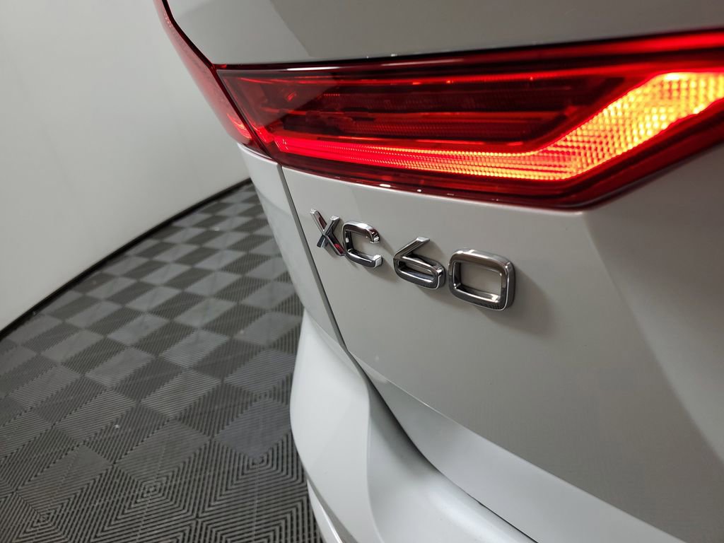 Certified 2023 Volvo XC60 B5 Plus w/ Climate Package AWD/4WD image 9
