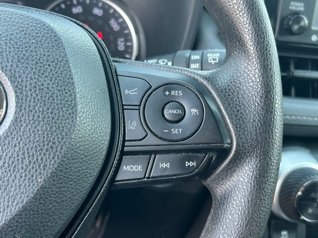 Used 2021 Toyota RAV4 XLE AWD/4WD image 18