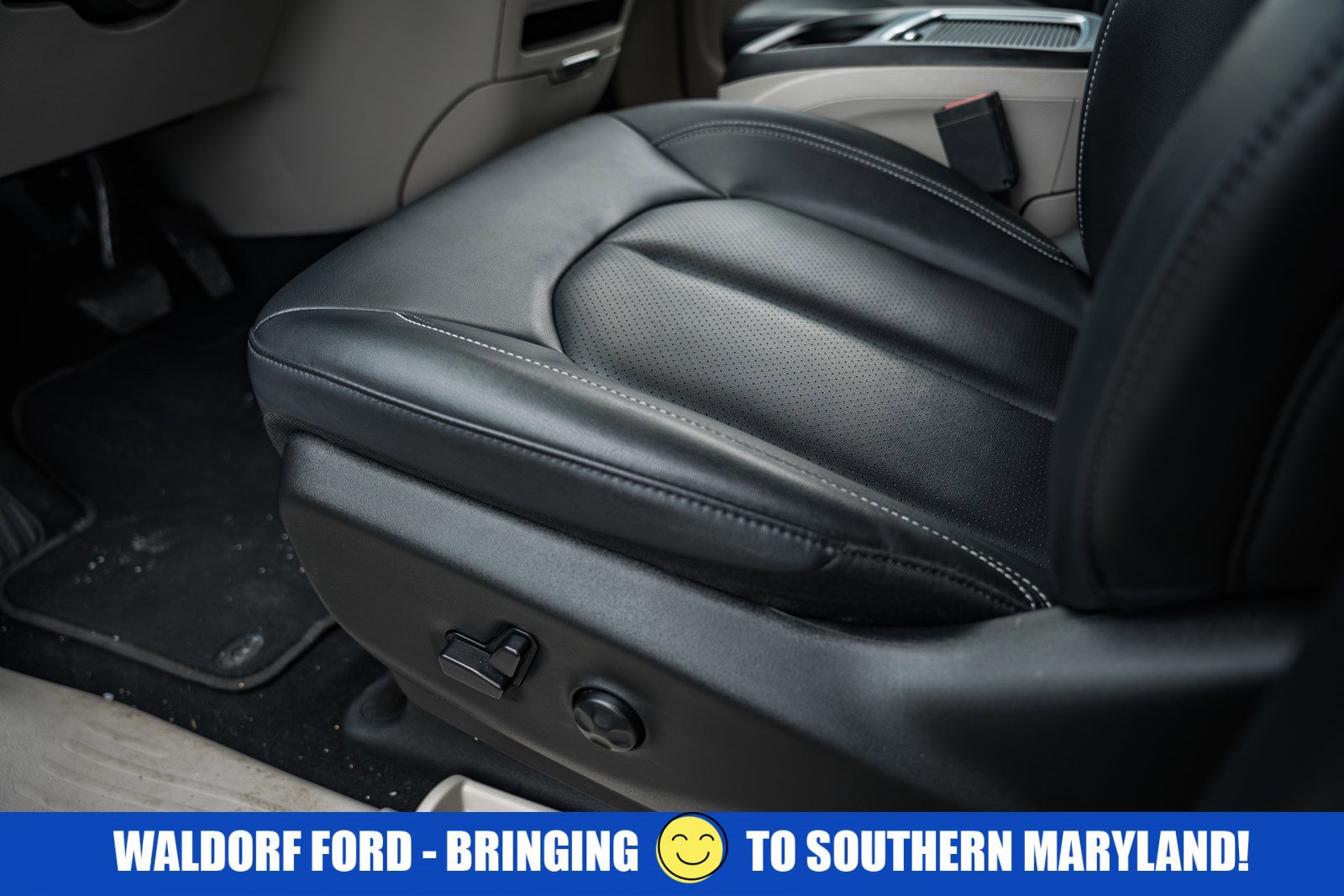 Used 2024 Chrysler Pacifica Touring-L image 38