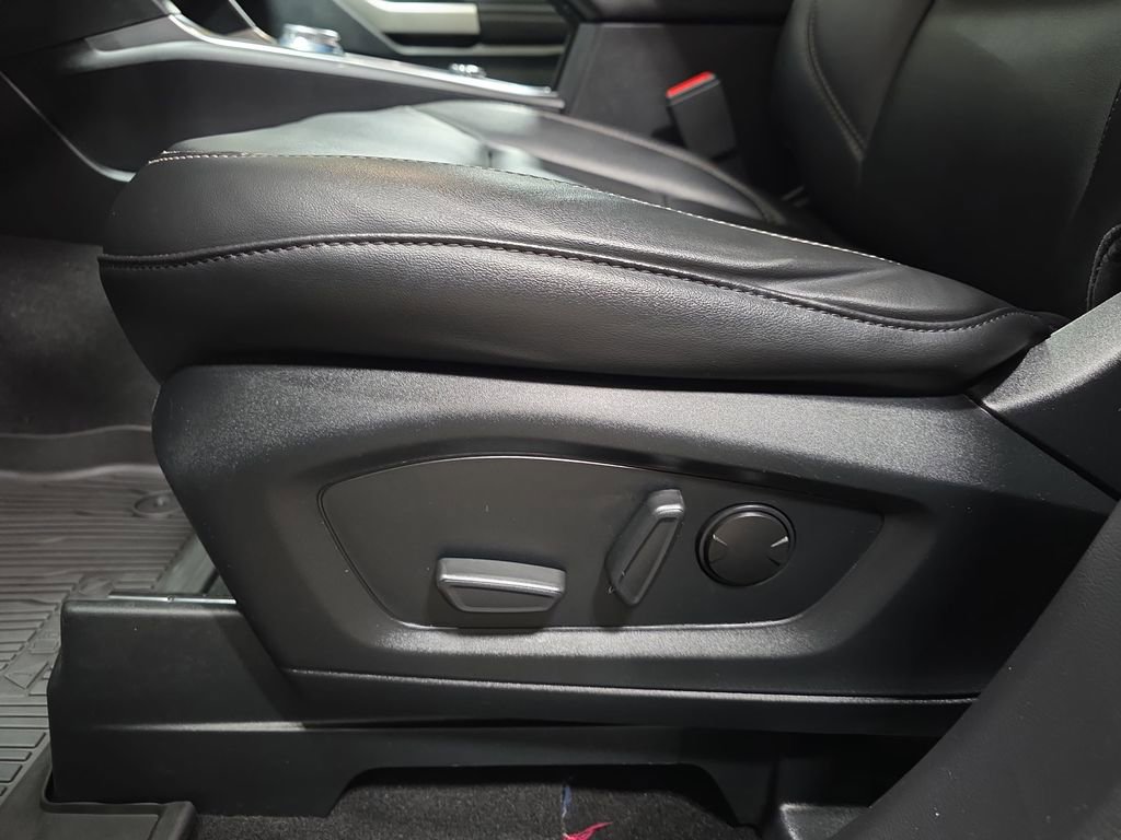 Used 2023 Ford Explorer XLT w/ Equipment Group 202A image 32