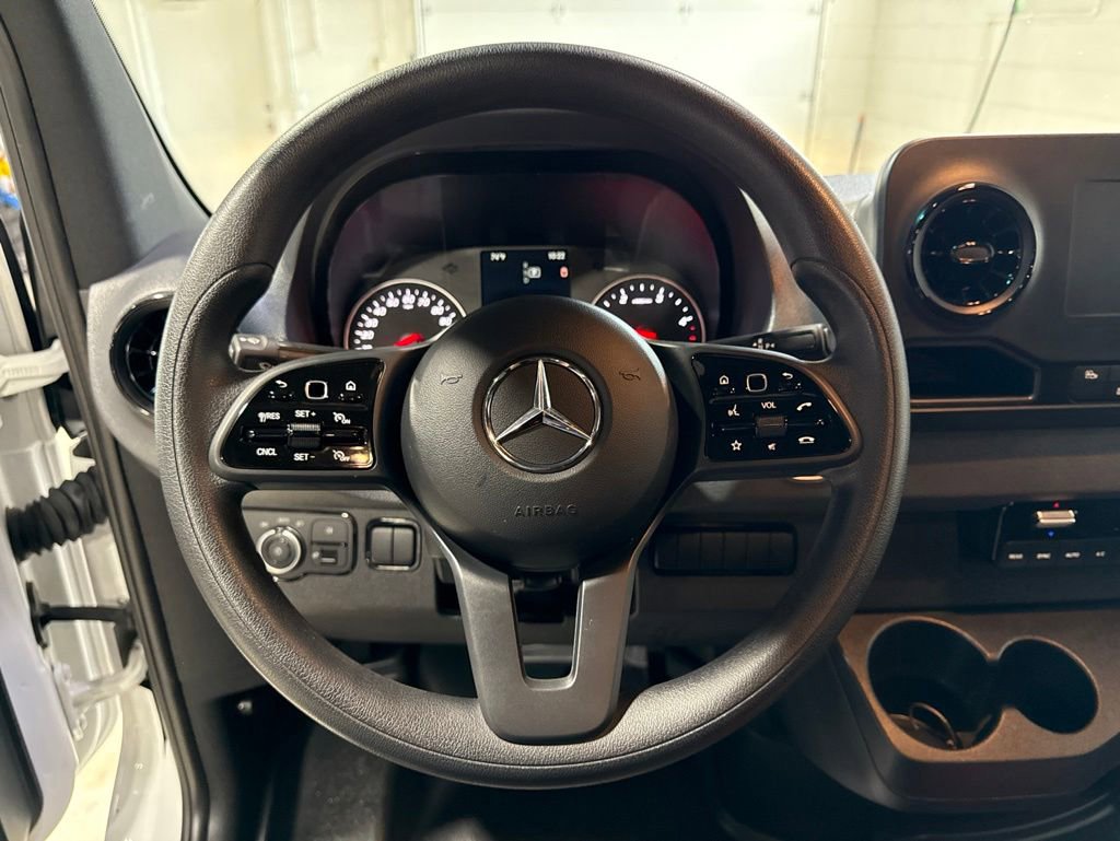 Used 2024 Mercedes-Benz Sprinter 2500 image 10