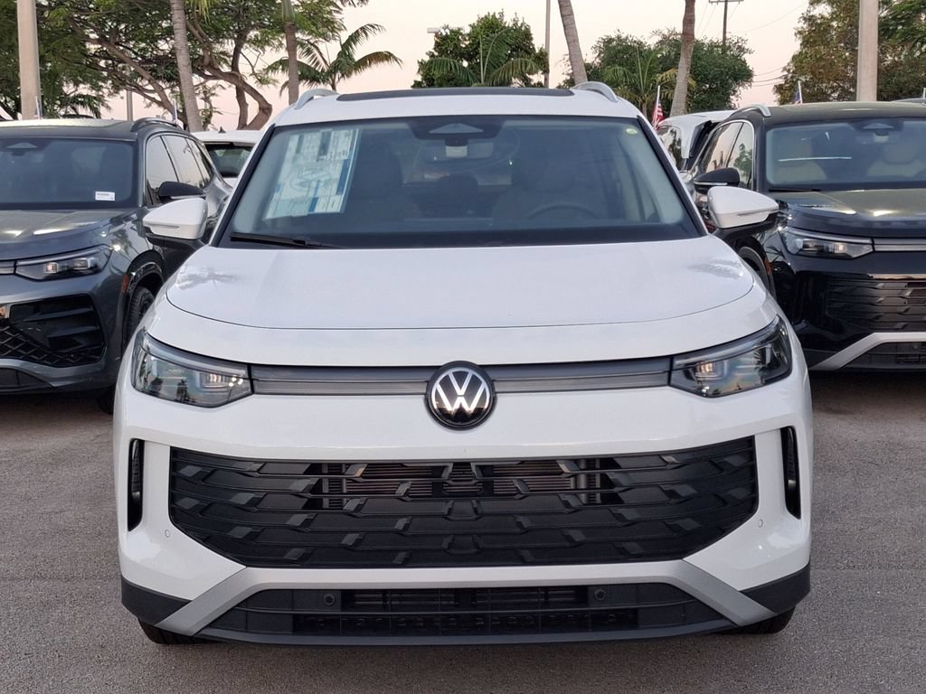 New 2026 Volkswagen Tiguan SE FWD image 2
