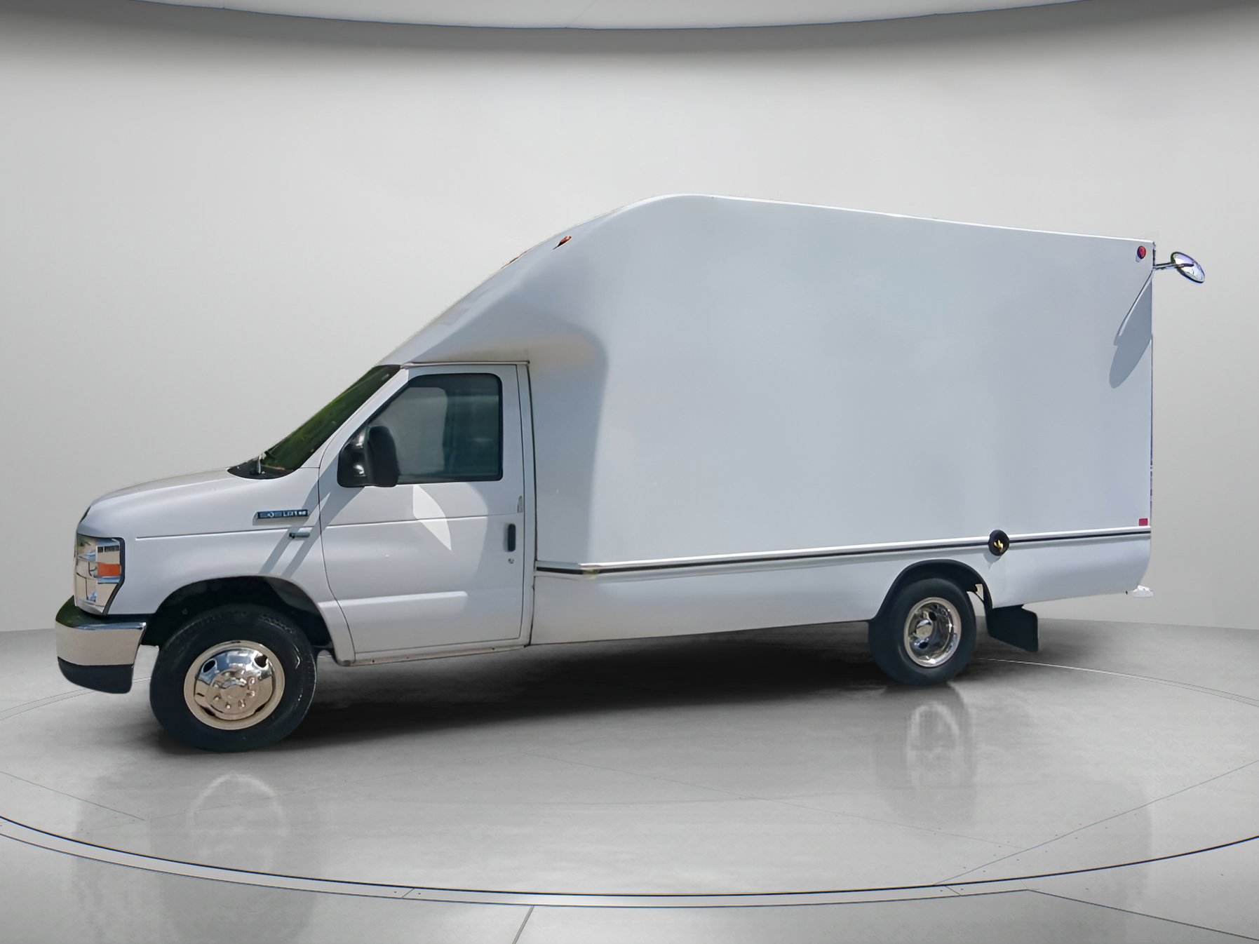 Used 2019 Ford E-350 and Econoline 350 Super Duty RWD image 14