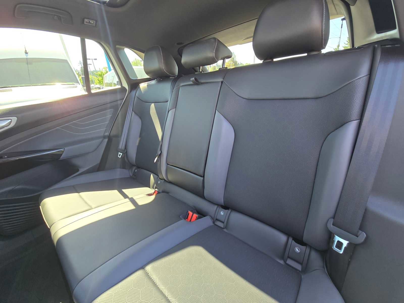 Used 2023 Volkswagen ID.4 Pro S AWD/4WD image 17