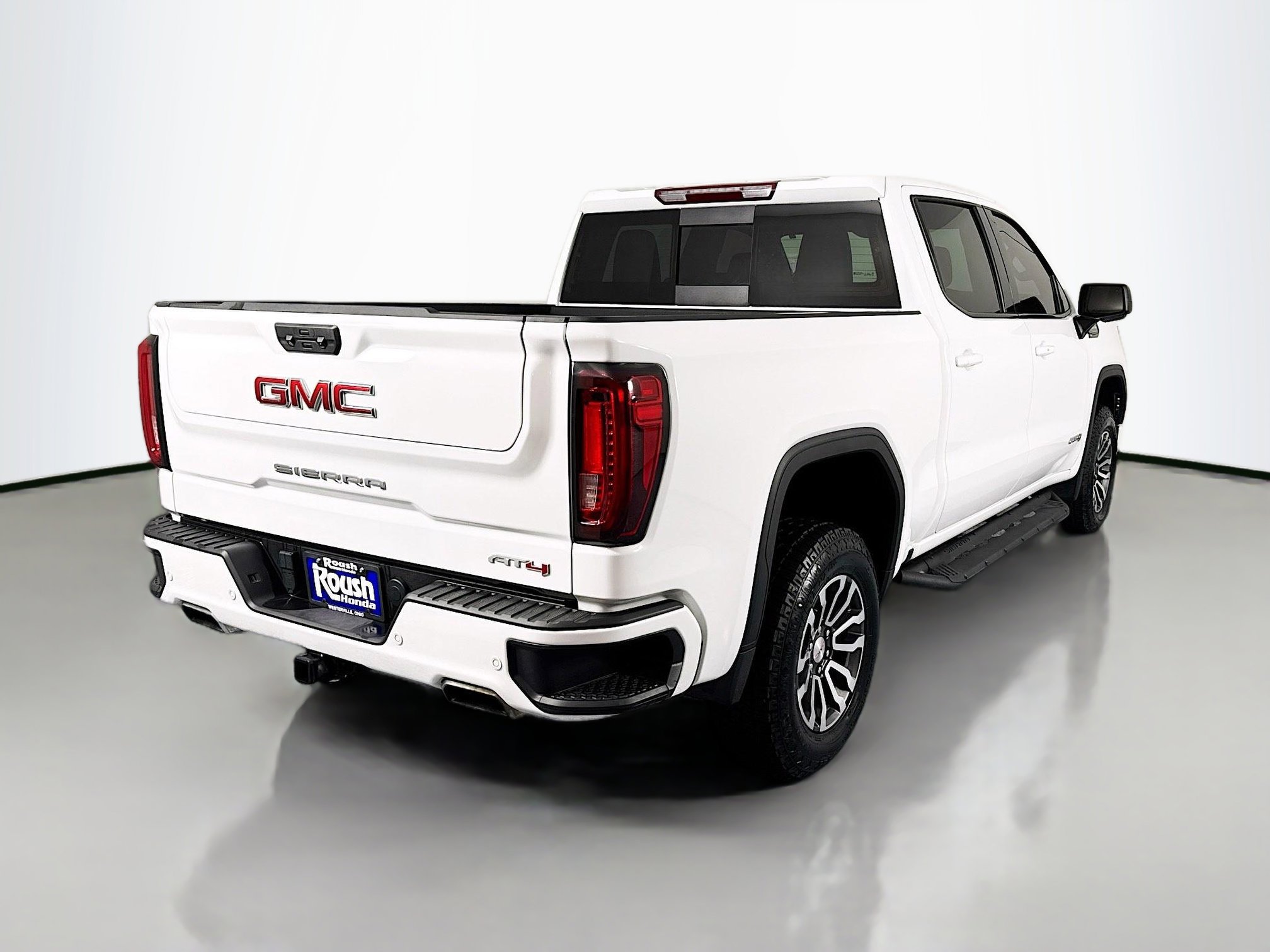 Used 2023 GMC Sierra 1500 AT4 w/ AT4 Premium Package image 5