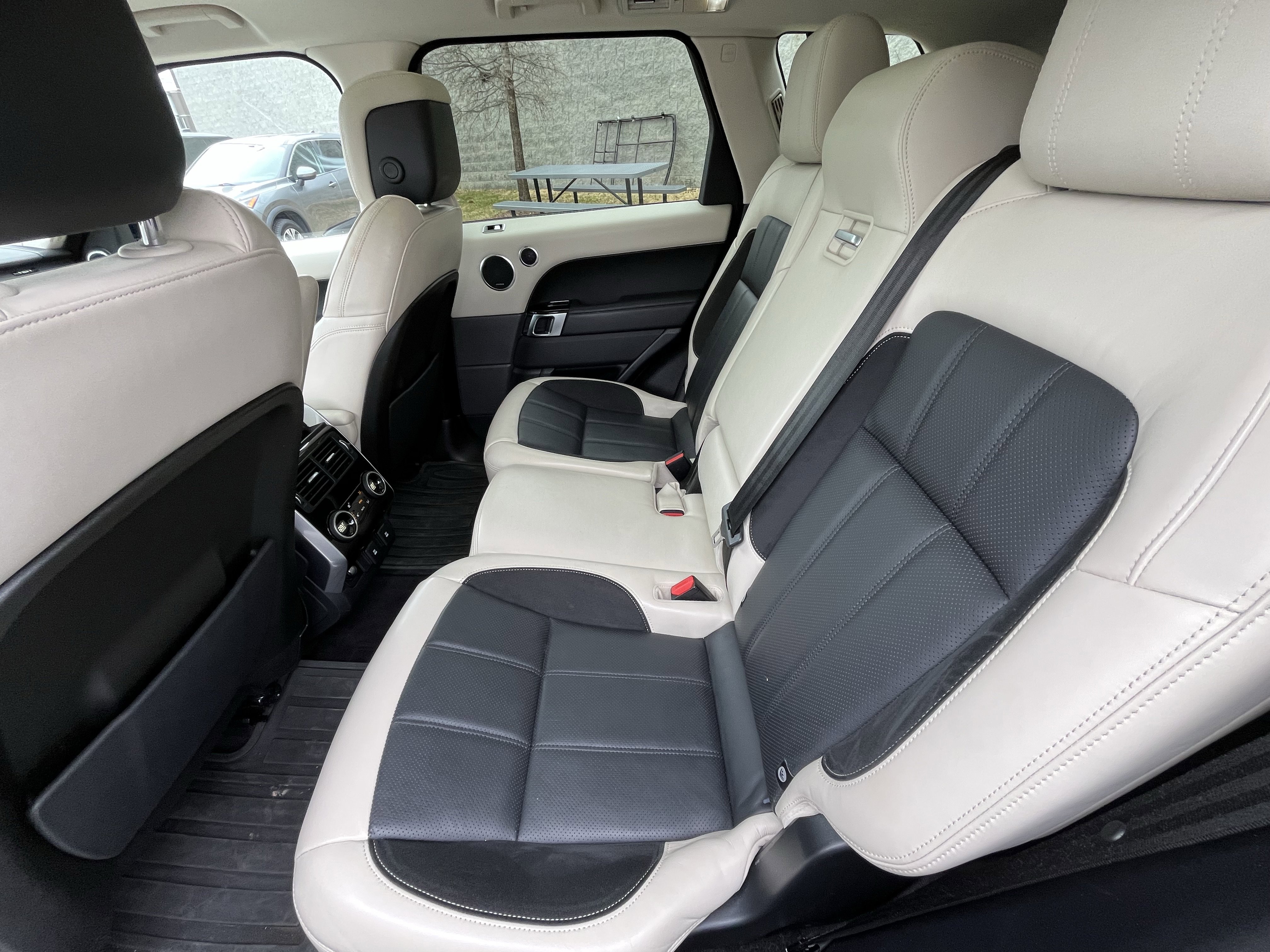 Used 2021 Land Rover Range Rover Sport HST image 28