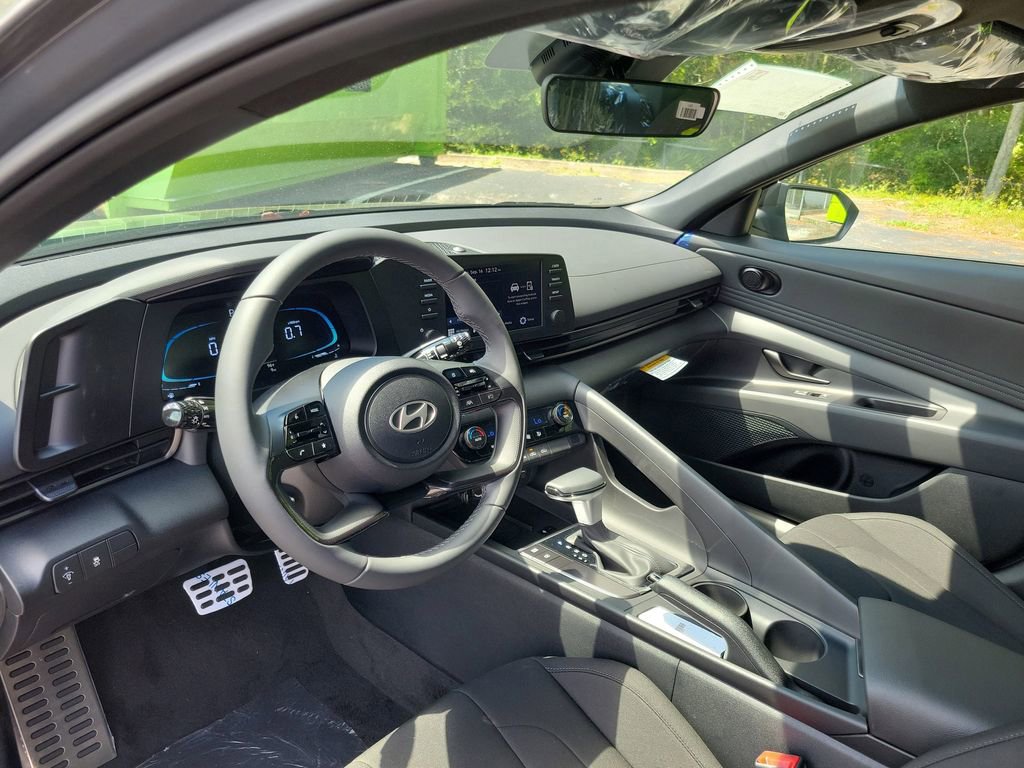 New 2025 Hyundai Elantra Sport w/ Cargo Package image 8