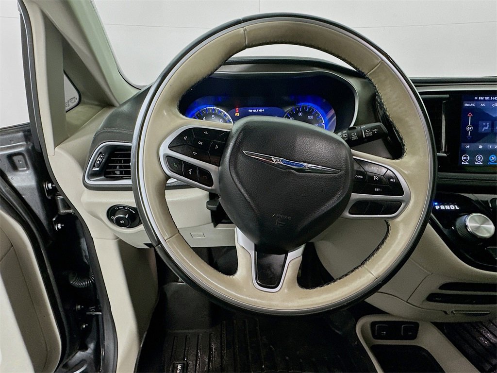 Used 2018 Chrysler Pacifica Limited image 11