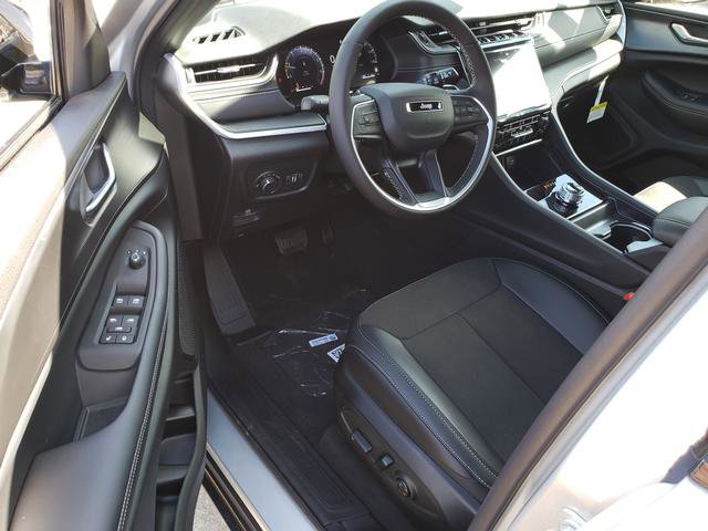 New 2025 Jeep Grand Cherokee Altitude image 6