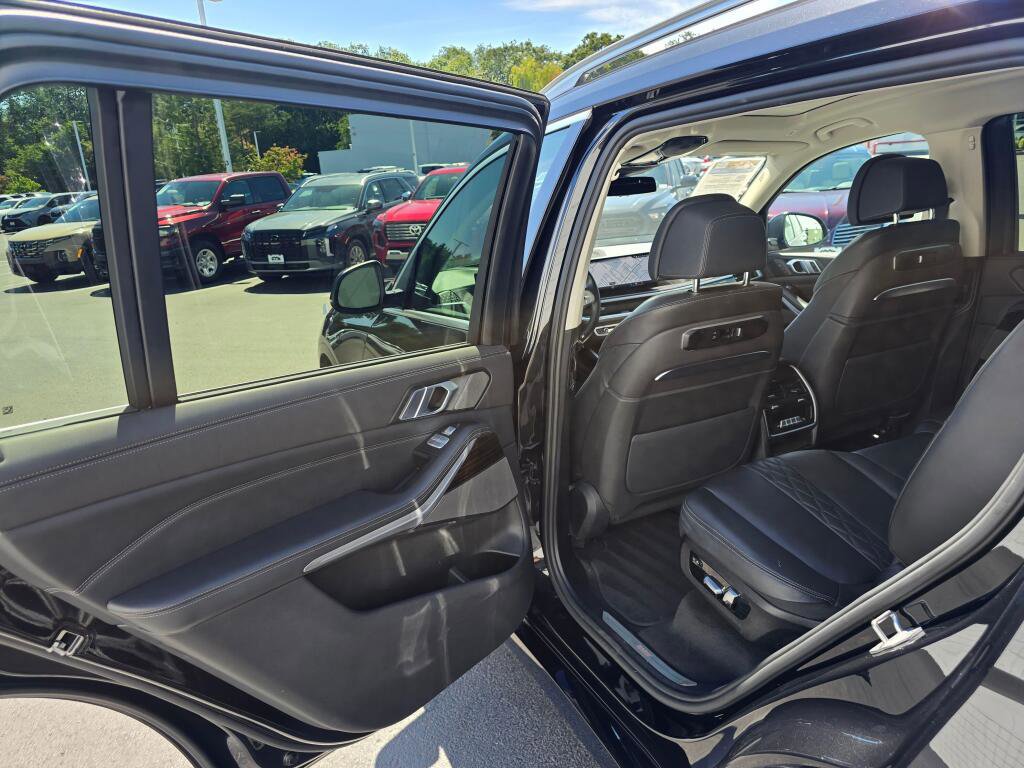 Used 2023 BMW X7 xDrive40i image 37