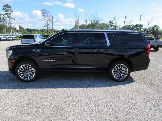 Used 2023 GMC Yukon XL Denali Ultimate AWD/4WD image 8