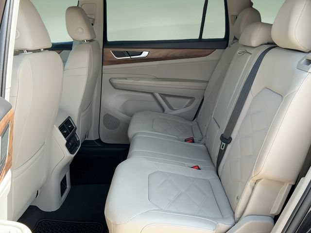 Used 2025 Volkswagen Atlas SE FWD image 13