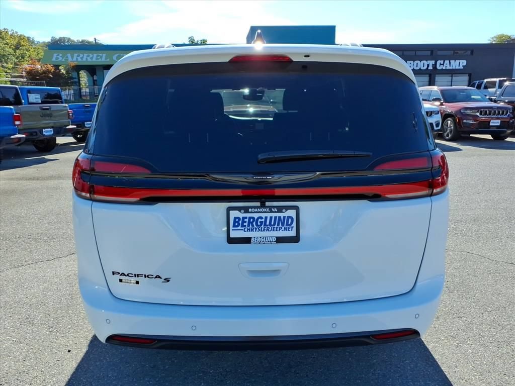 New 2026 Chrysler Pacifica Select w/ S Appearance Package FWD image 5