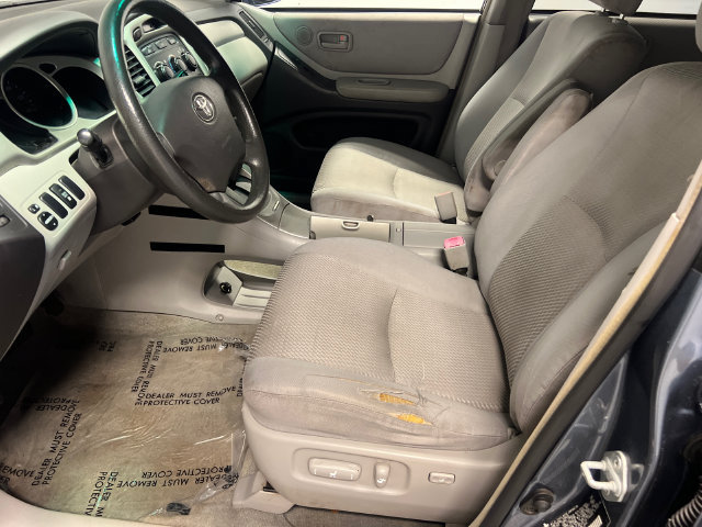 Used 2005 Toyota Highlander 2WD w/ Towing Prep Pkg image 6