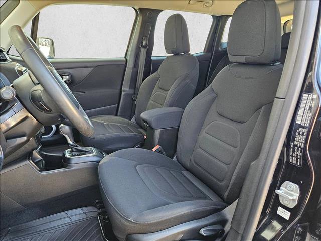 Used 2021 Jeep Renegade Latitude FWD image 17