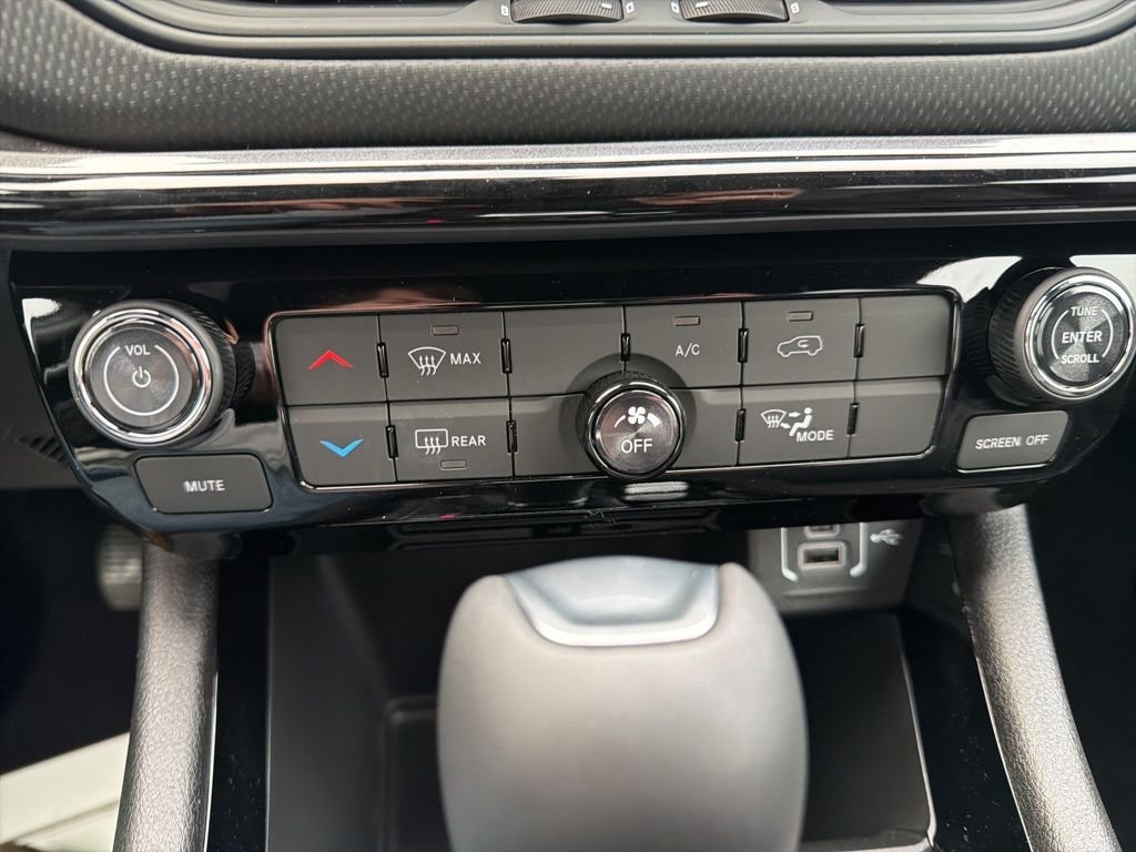 New 2026 Jeep Compass Latitude AWD/4WD image 18