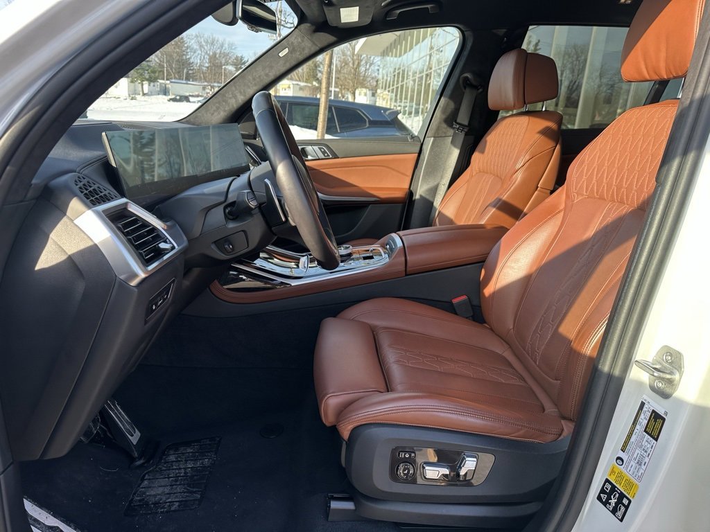 Used 2024 BMW X7 xDrive40i w/ Executive Package image 12