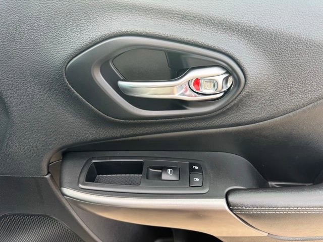 Used 2019 Jeep Cherokee Latitude w/ Popular Appearance Group image 23