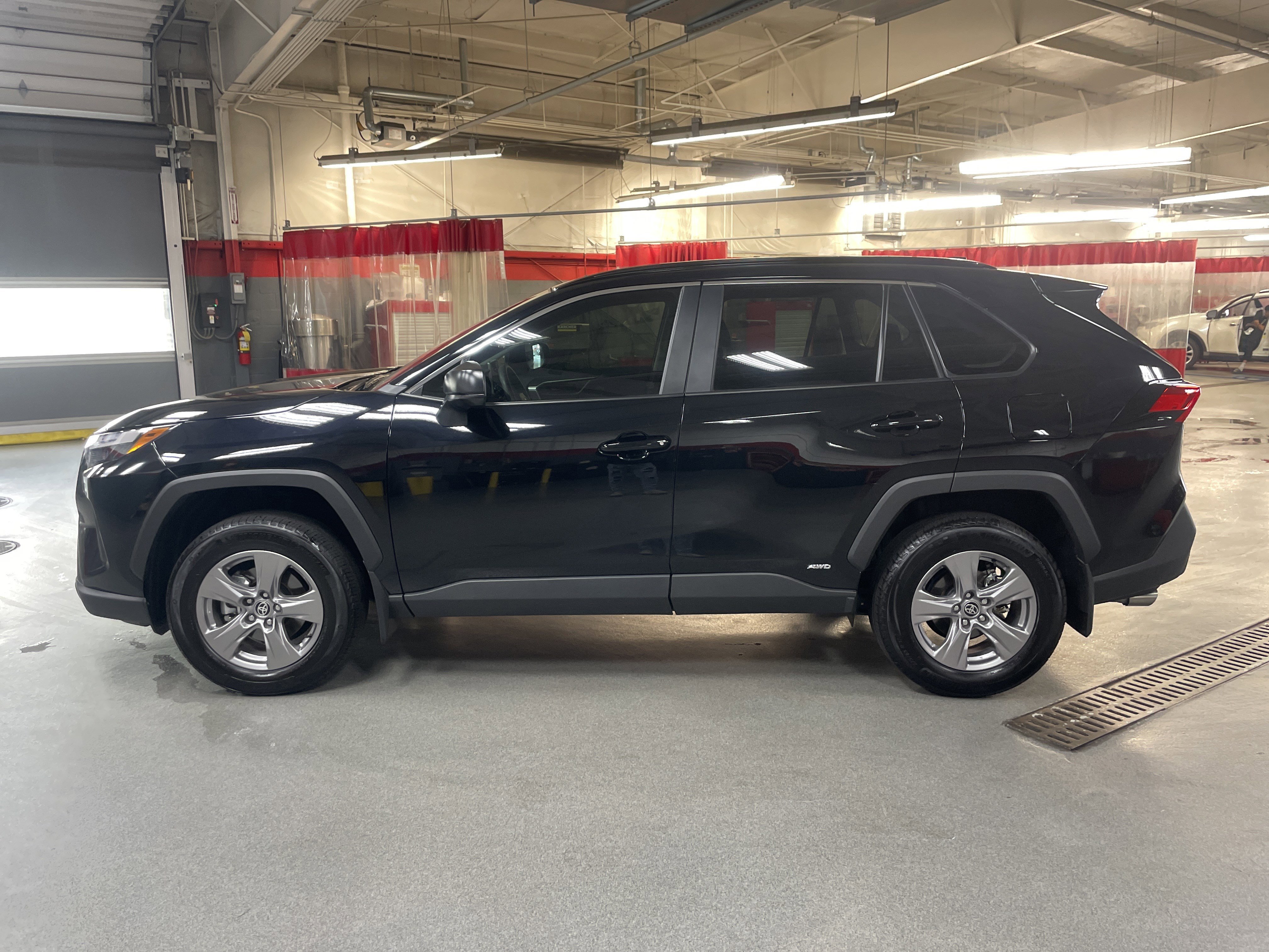 Used 2025 Toyota RAV4 LE image 7