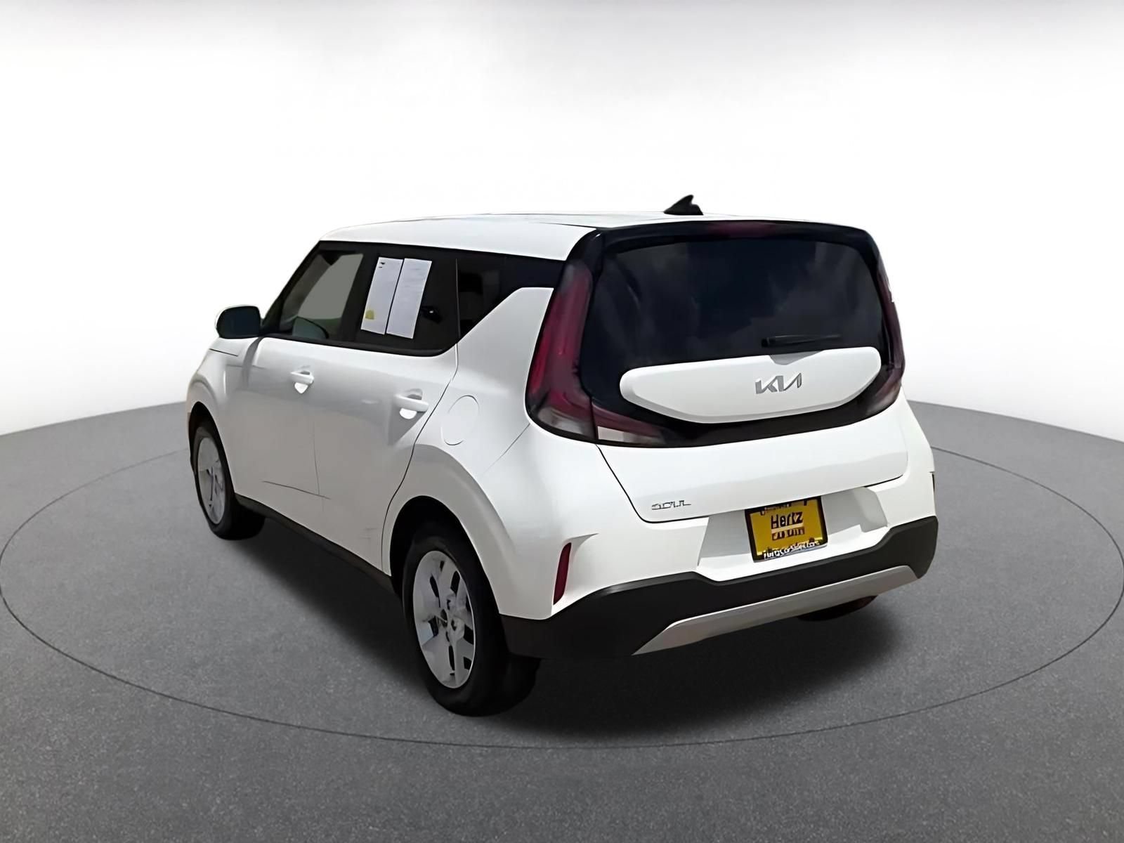 Used 2025 Kia Soul LX w/ LX Technology Package FWD image 11