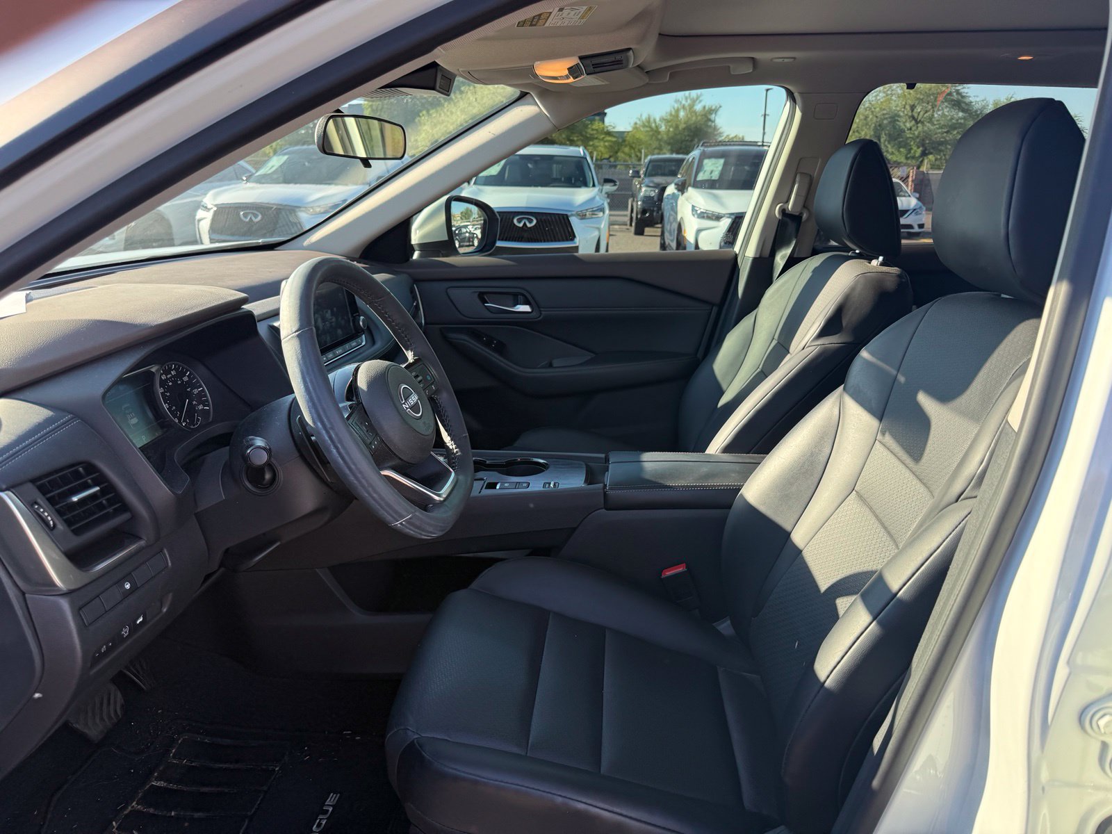 Used 2023 Nissan Rogue SV w/ SV Premium B Package FWD image 13